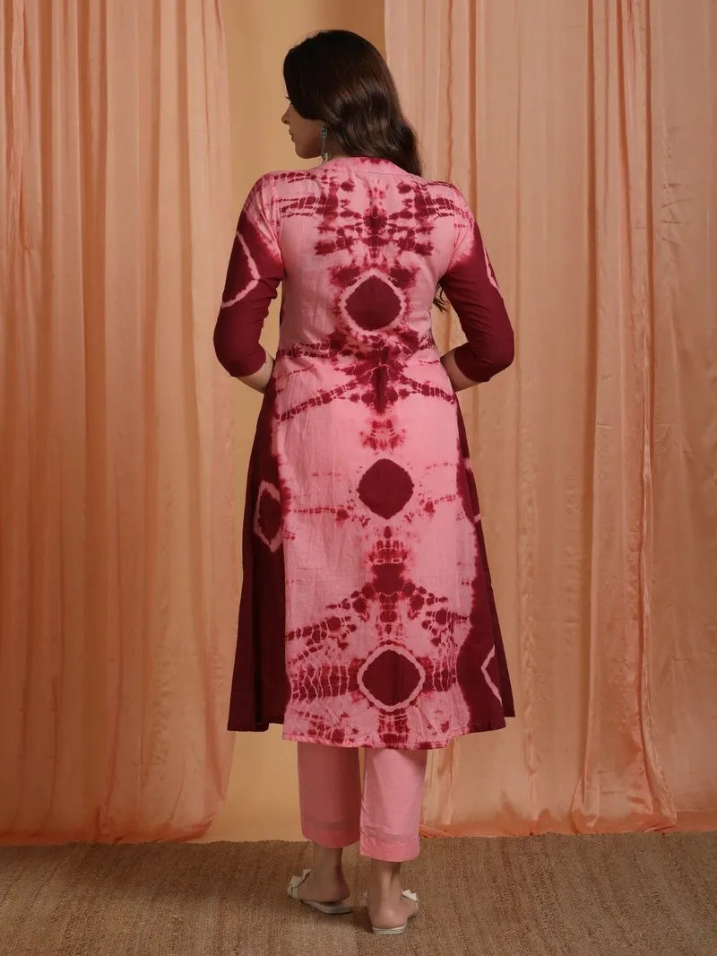 side view of kurta pant and dupatta set