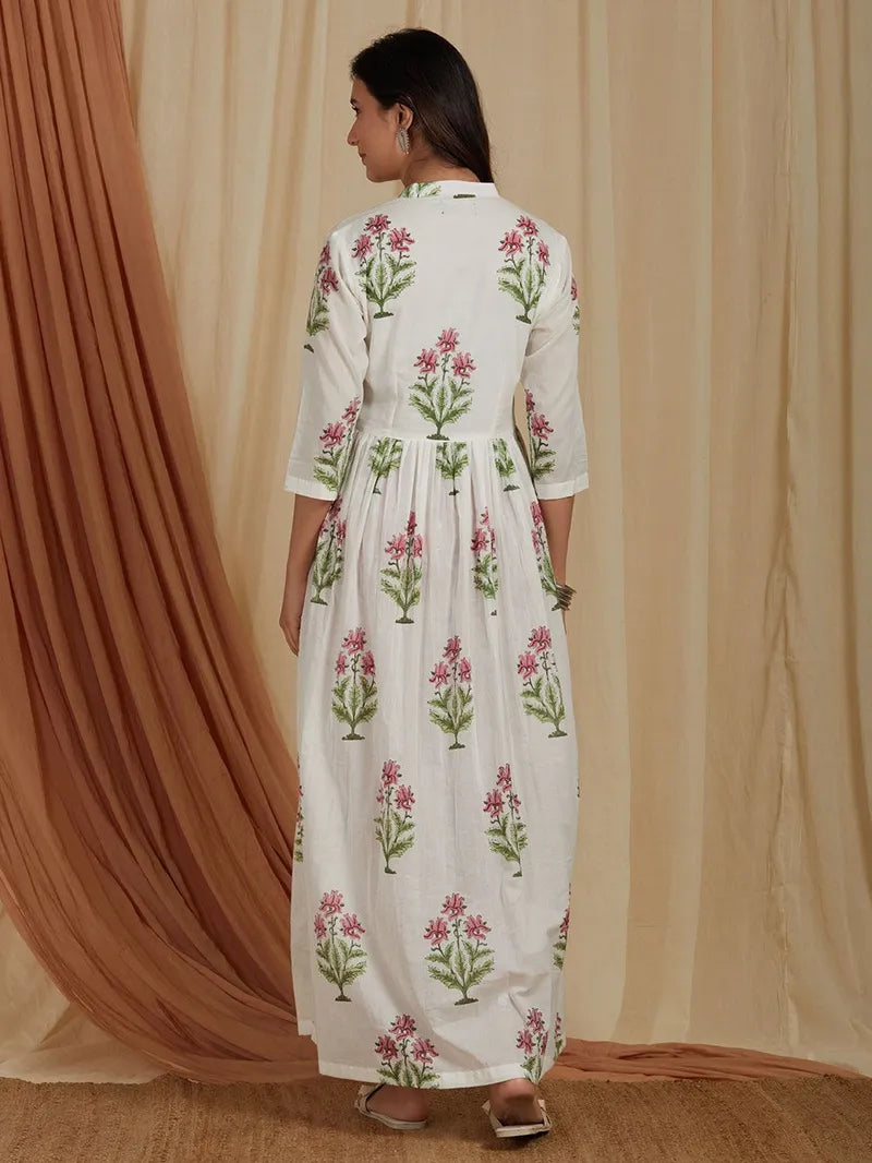 model wearing SIVI off‑white pink cotton co‑ord set