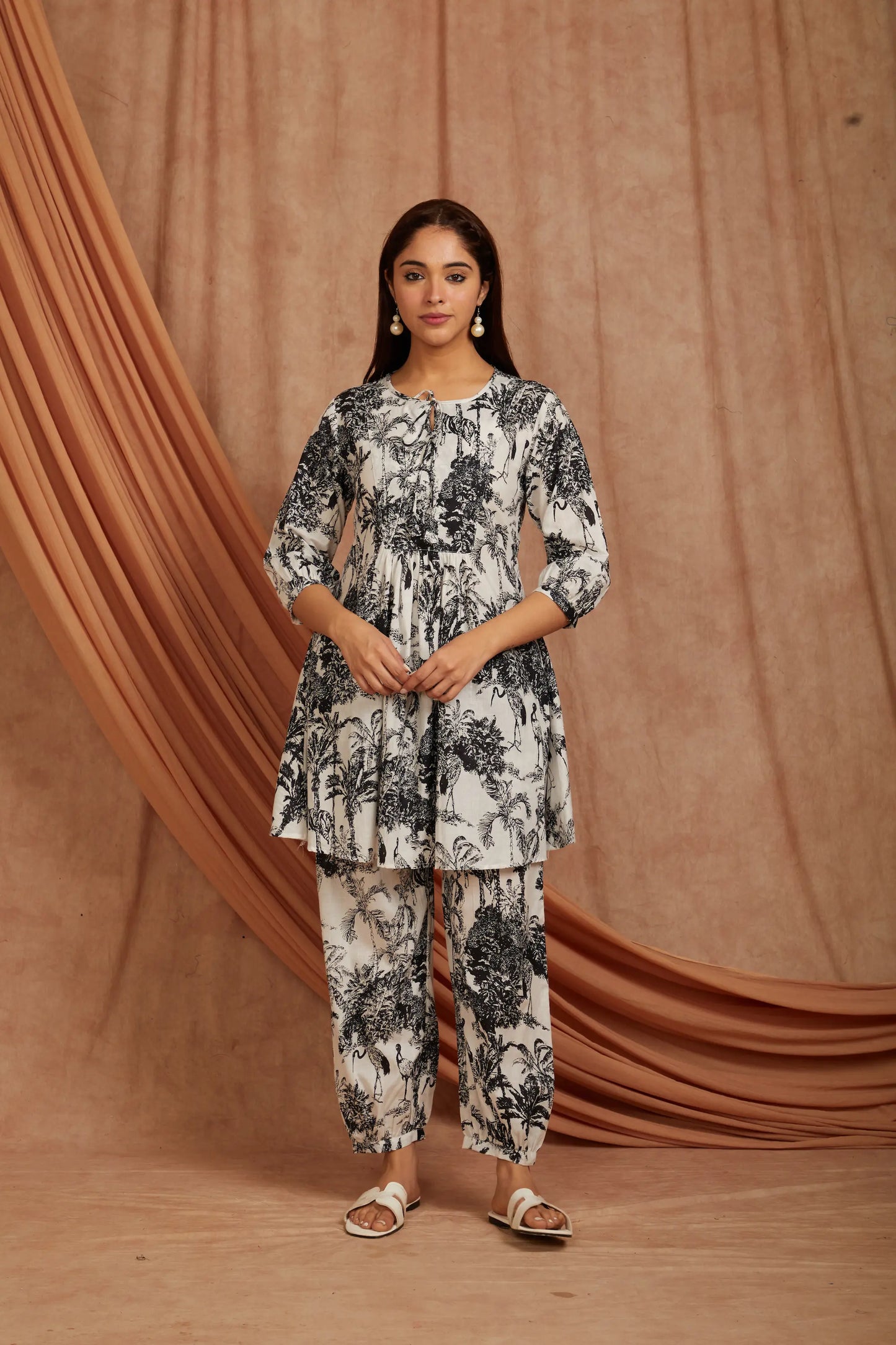White Black Printed Cotton Kurta with Pants - Set of 2