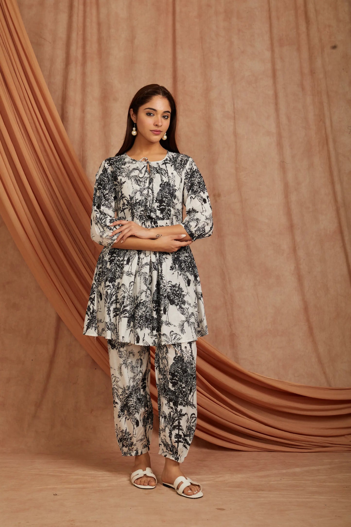White Black Printed Cotton Kurta with Pants - Set of 2