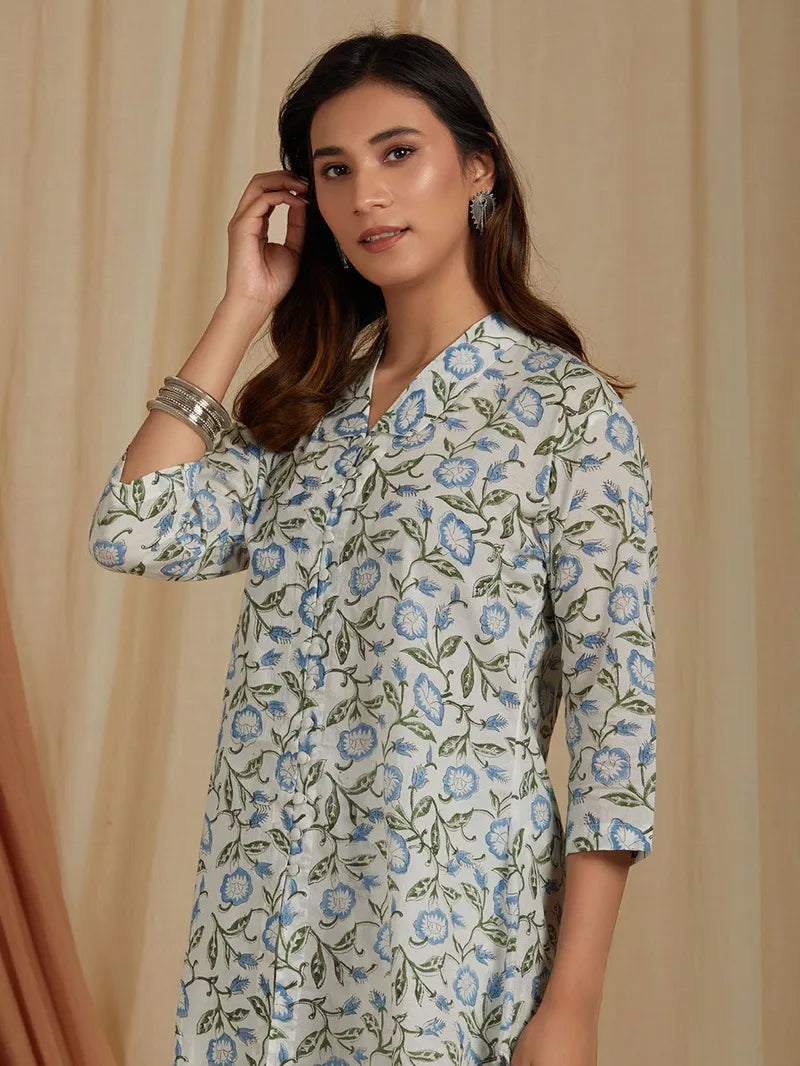 model in off-white and blue cotton outfit – SIVI Collection