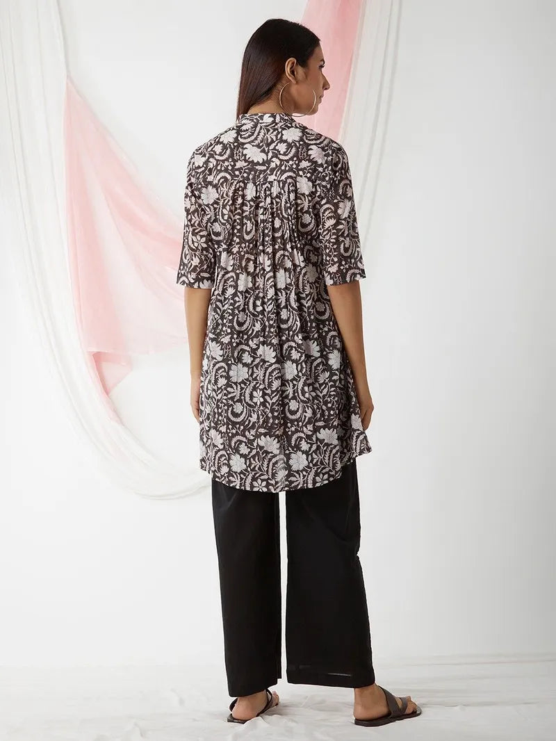 model in black tunic palazzo set – SIVI Collection

